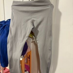 Nike women’s gray leggings ribbed detail